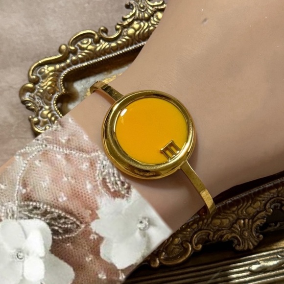 VERSELUXE • Cathy Hackl × Simone Faurschou Frills Metaverse NFC Chip Bracelet - Picture 2 of 5